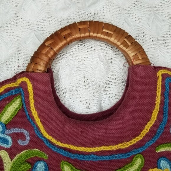 Vintage crewel chain stitch embroidery bag red floral wicker-wrapped handles - Picture 7 of 10